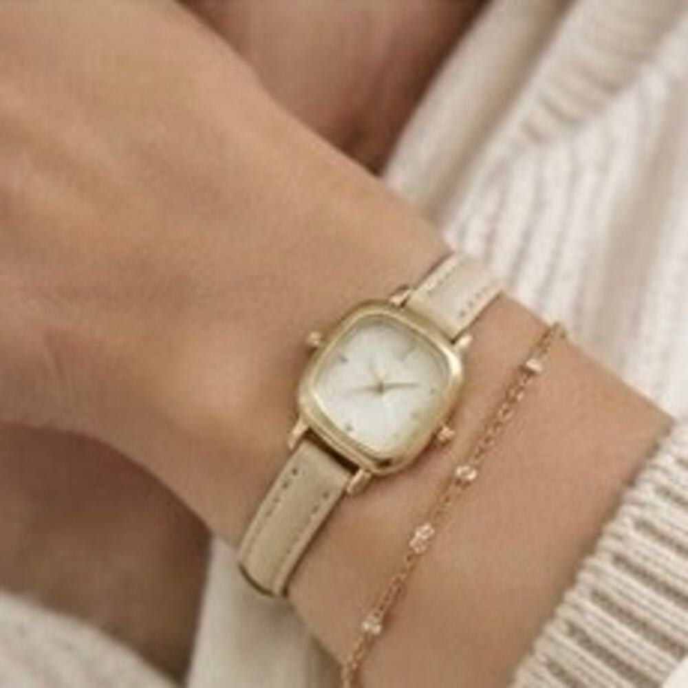 Ettika Gold Tone Square
Case Leather Strap Watch
Elegant Women's timepiece